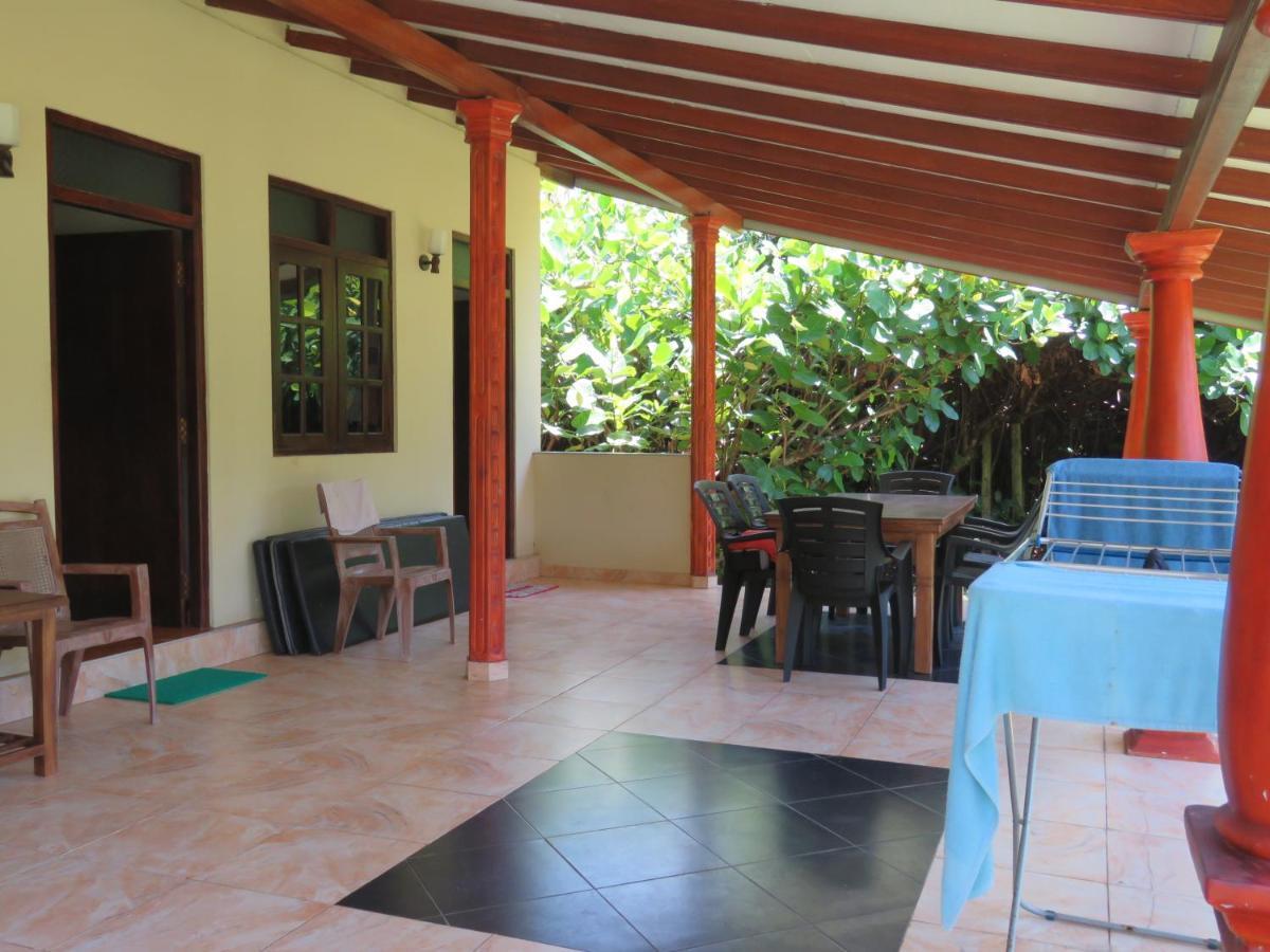 Bed and Breakfast Zum Deutschen à Bentota Extérieur photo
